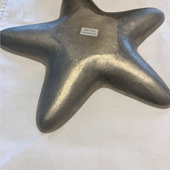 DECORATIVE SILVER METAL STAR PLATES - Picture 3 of 3